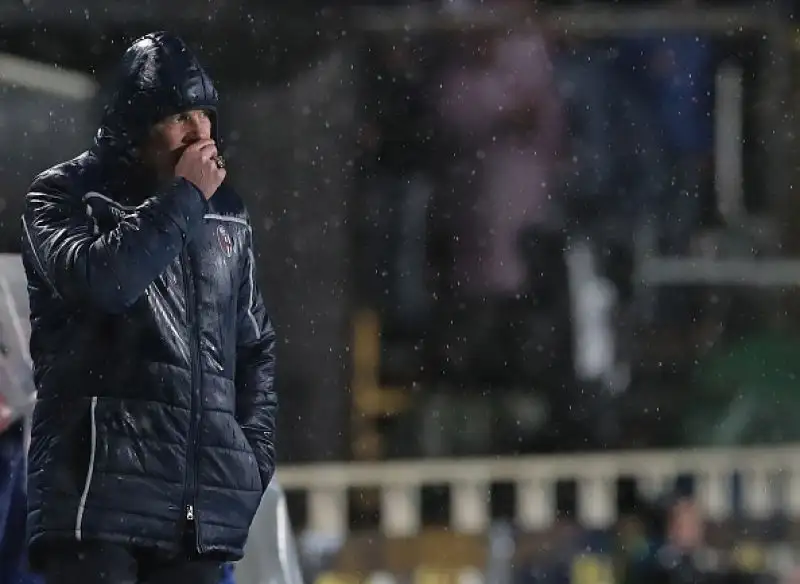 L'Atalanta disintegra in un quarto d'ora il Bologna nel posticipo della trentesima giornata di serie A e ora mette nel mirino il quarto posto del Milan, ad appena un punto