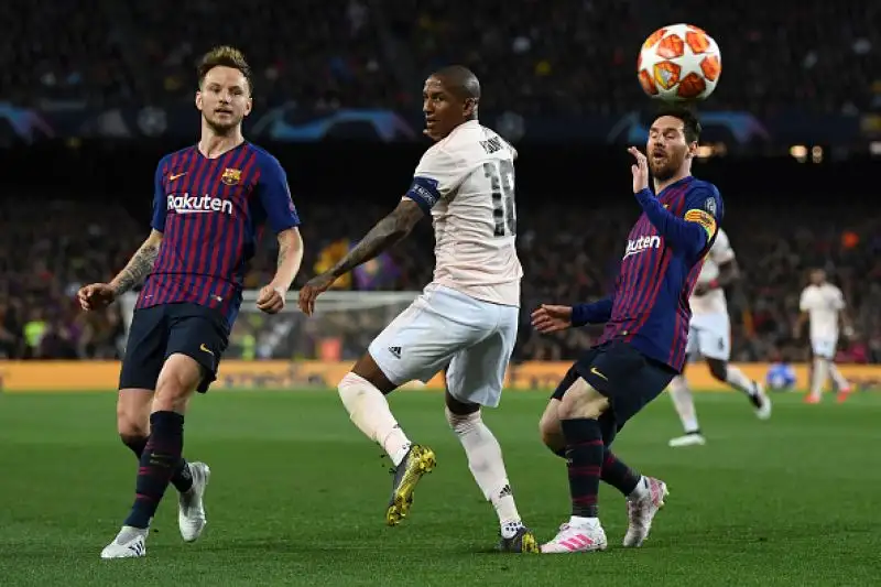 Grande prova di Messi che realizza una doppietta nel primo tempo, nella ripresa Coutinho chiude la partita.