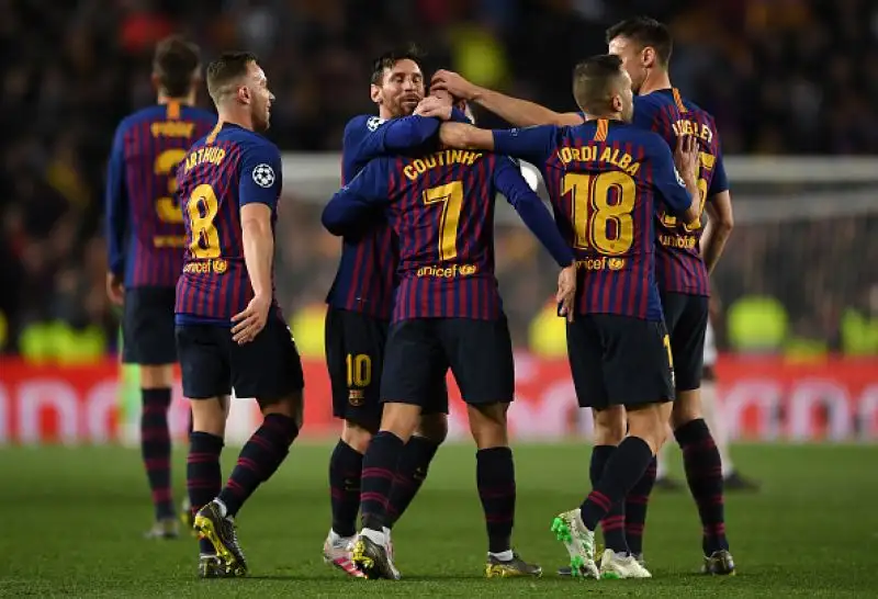 Grande prova di Messi che realizza una doppietta nel primo tempo, nella ripresa Coutinho chiude la partita.