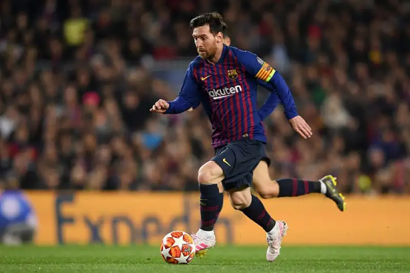 Grande prova di Messi che realizza una doppietta nel primo tempo, nella ripresa Coutinho chiude la partita.