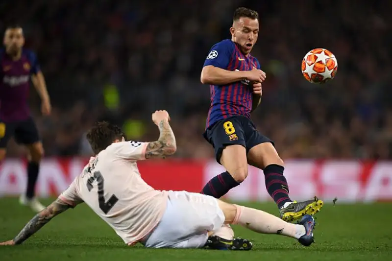Grande prova di Messi che realizza una doppietta nel primo tempo, nella ripresa Coutinho chiude la partita.