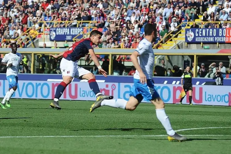 Il Bologna ha battuto per 3-1 l'Empoli nel primo anticipo della 34esima giornata di serie A. Con questi tre punti il Bologna ipoteca la salvezza e inguaia l'Empoli.