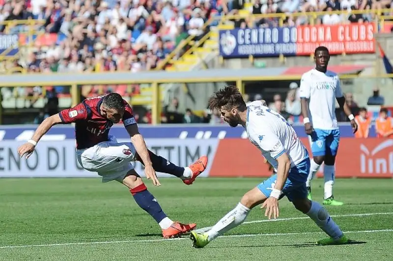 Il Bologna ha battuto per 3-1 l'Empoli nel primo anticipo della 34esima giornata di serie A. Con questi tre punti il Bologna ipoteca la salvezza e inguaia l'Empoli.