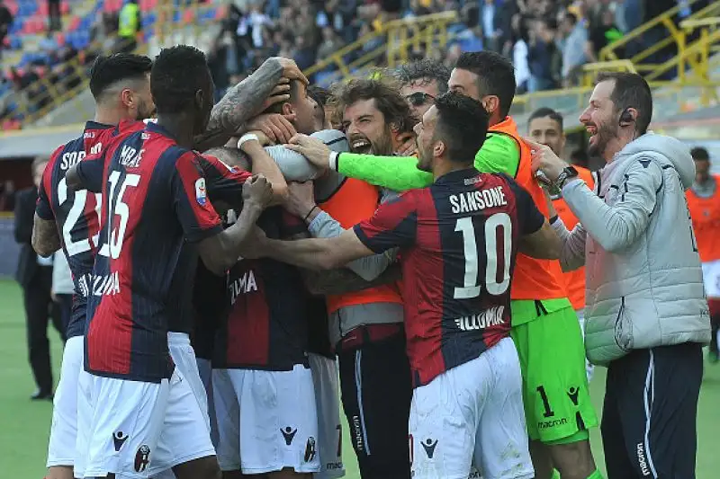 Il Bologna travolge la Samp e ora è a +5 sull'Empoli sconfitto in casa dalla Spal.