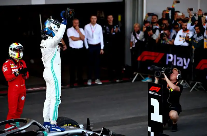 In Azerbaijan trionfa Bottas davanti a Hamilton e alla Ferrari di Vettel, quinto l'altro ferrarista Leclelrc alle spalle di Verstappen.