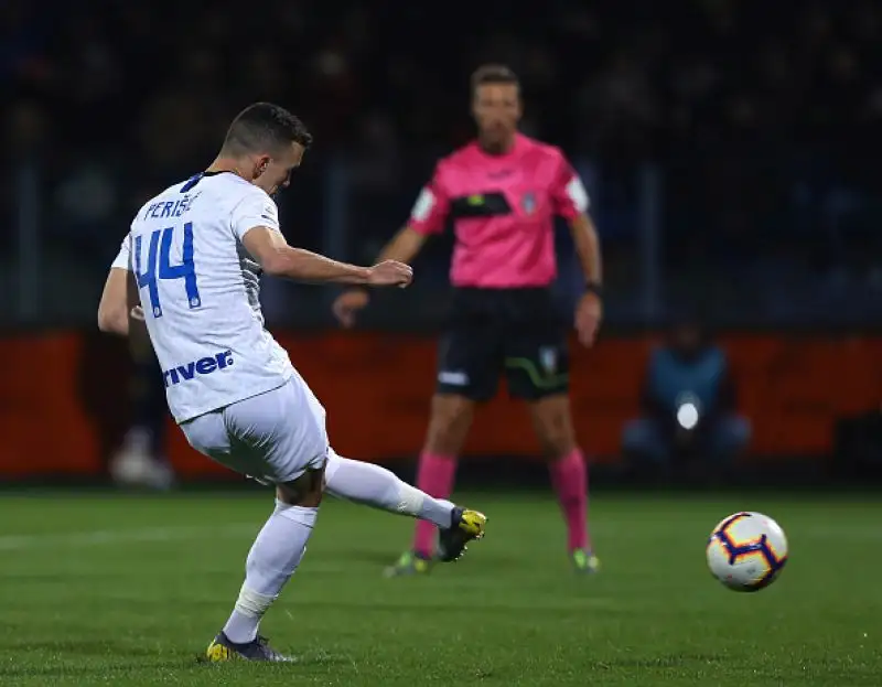 I gol di Nainggolan, Perisic e Vecino valgono i tre punti per i neroazzurri, di Cassata il gol dei padroni di casa.