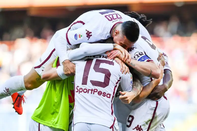 Il Torino vince in casa del Genoa e si porta a soli tre punti dal Milan quarto in classifica.