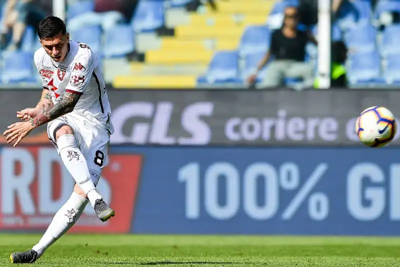 Il Torino vince in casa del Genoa e si porta a soli tre punti dal Milan quarto in classifica.