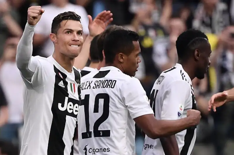 I bianconeri dimenticano la delusione della Champions: Fiorentina battuta 2-1 in rimonta.