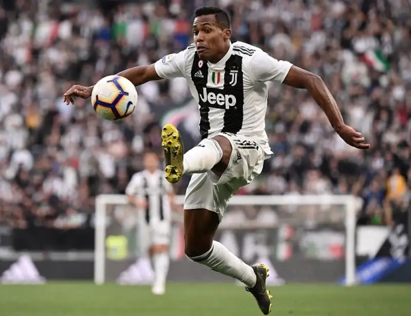 I bianconeri dimenticano la delusione della Champions: Fiorentina battuta 2-1 in rimonta.
