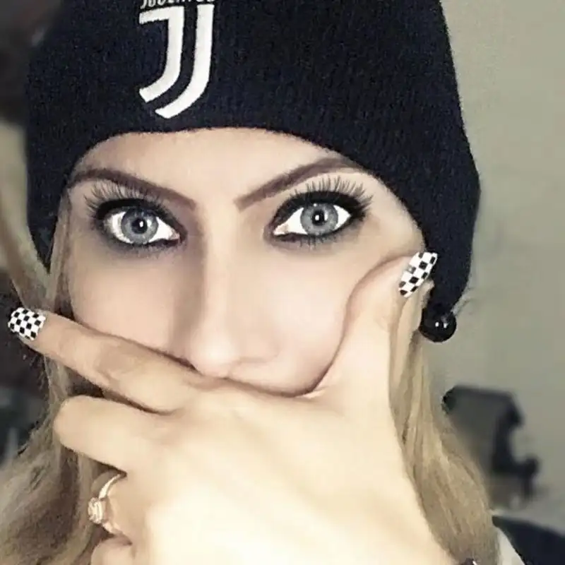Luciana Linck, opinionista sportiva italo-brasiliana, parla sette lingue e ama Del Piero: "La parola Inter mi dà fastidio".
