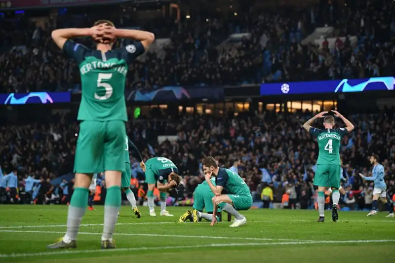 Dopo Real e Atletico Madrid e dopo la Juventus, la squadra di Guardiola deve cedere il passo e lo fa di fronte al Tottenham. La squadra di Pochettino centra la prima semifinale della propria storia. 
