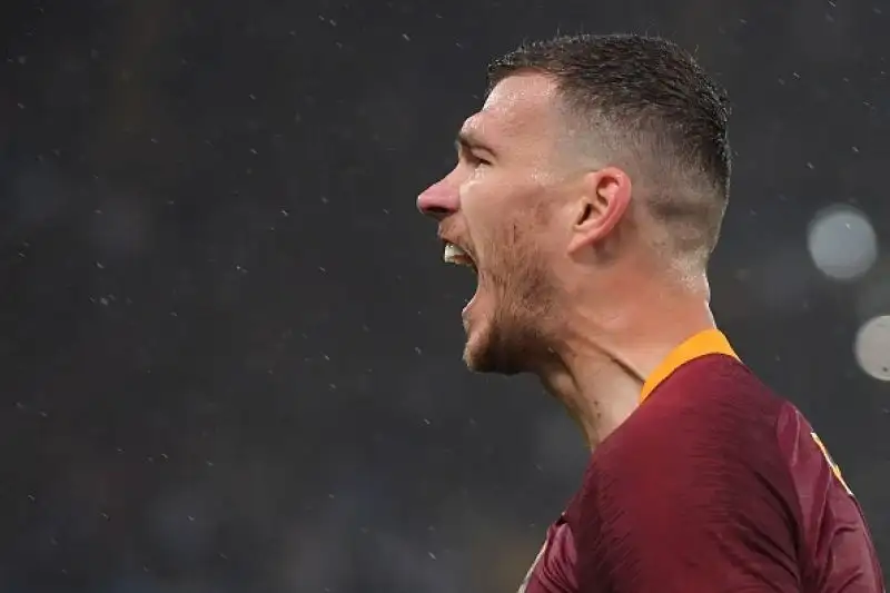 Un gol di Dzeko, su assist di El Shaarawy, regalal ai giallorossi la vittoria davanti al proprio pubblico.