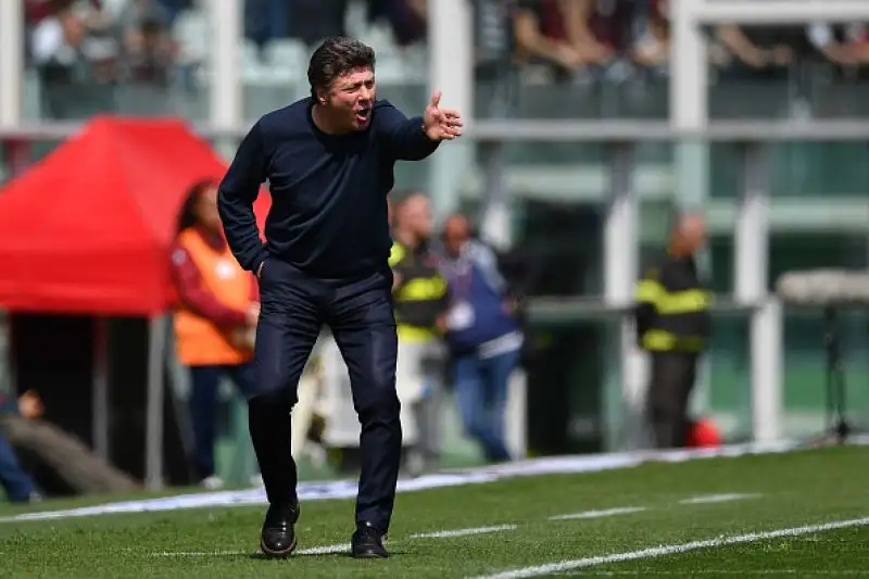 Zaza porta in vantaggio il Toro e si fa espellere poco dopo per un insulto all'arbitro. Pochi minuti dopo il pari di Pavoletti, nel finale espulsi anche Pellegrini e Barella.