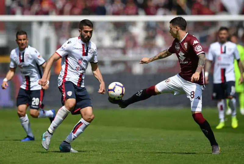 Zaza porta in vantaggio il Toro e si fa espellere poco dopo per un insulto all'arbitro. Pochi minuti dopo il pari di Pavoletti, nel finale espulsi anche Pellegrini e Barella.