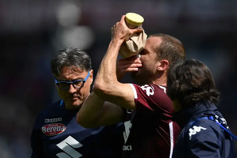 Zaza porta in vantaggio il Toro e si fa espellere poco dopo per un insulto all'arbitro. Pochi minuti dopo il pari di Pavoletti, nel finale espulsi anche Pellegrini e Barella.