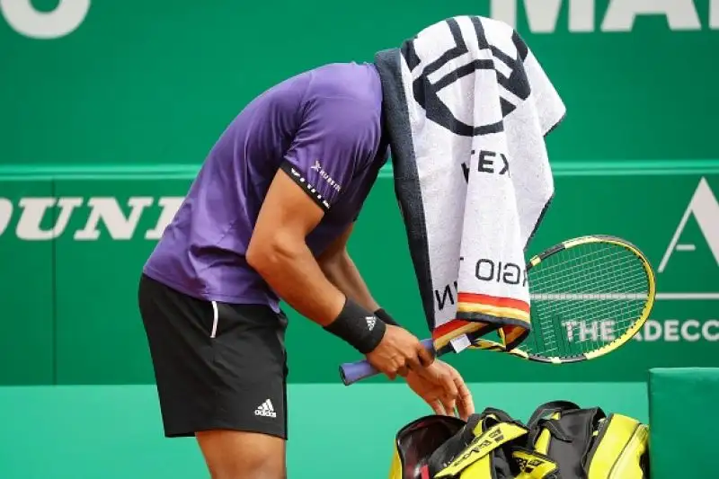 Per il francese ancora problemi fisici: anche a Monte Carlo non ha finito il match.