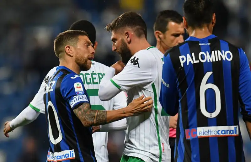 Dopo il vantaggio di Berardi i gol di Zapata, del Papu Gomez e di Pasalic regalano alla squadra di Gaseprini la qulificazione in Champions League.
