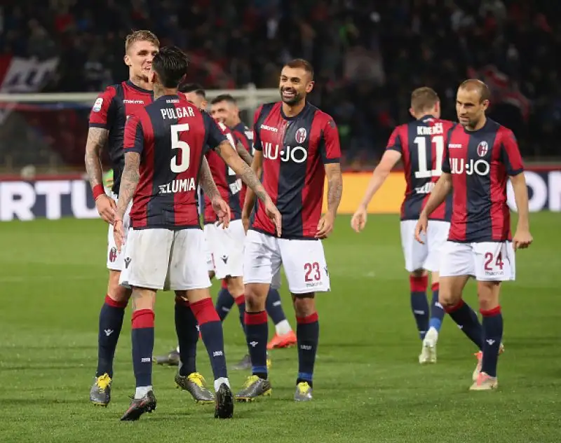 I padroni di casa in gol con Orsolini, Pulgar e Lyanco, poi il gol parmense di Inglese e il definitivo 4-1 con un'autorete di Sierralta.