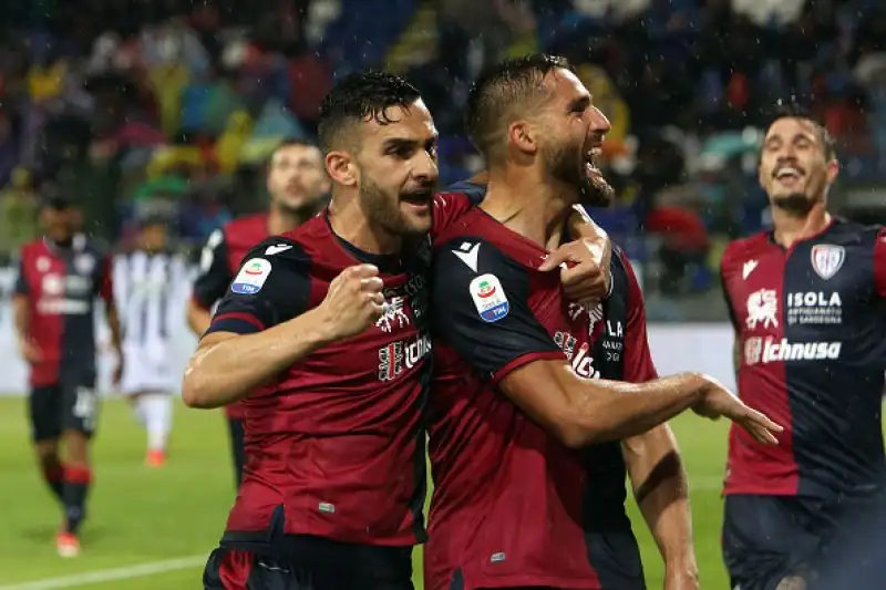 Dopo il vantaggio di Pavoletti il pareggio di Halfredsson e il gol vittoria di De Maio.