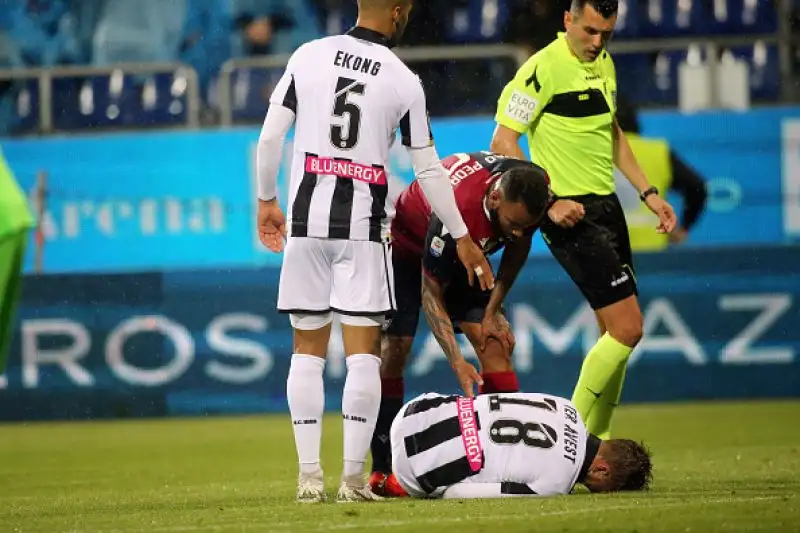Dopo il vantaggio di Pavoletti il pareggio di Halfredsson e il gol vittoria di De Maio.