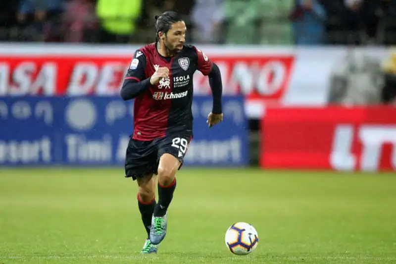 Dopo il vantaggio di Pavoletti il pareggio di Halfredsson e il gol vittoria di De Maio.