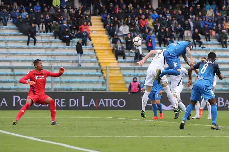 L'Empoli batte la Fiorentina al Castellani nell'anticipo delle 12.30 della 35esima giornata di serie A e torna a sperare nella salvezza.