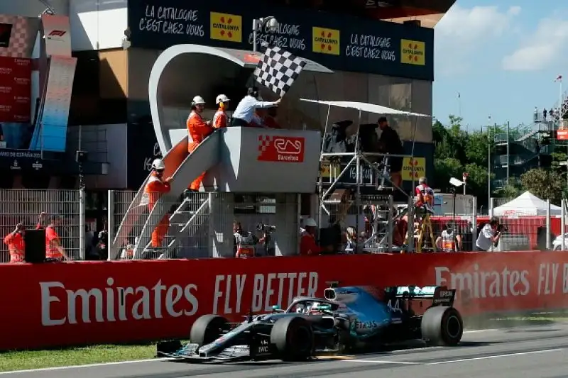 VIttoria per il britannico Lewis Hamilton davanti al compagno di scuderia Bottas e alla Red Bull di Verstappen. Quarte e quinte le Ferrari di Vettel e Leclerc.