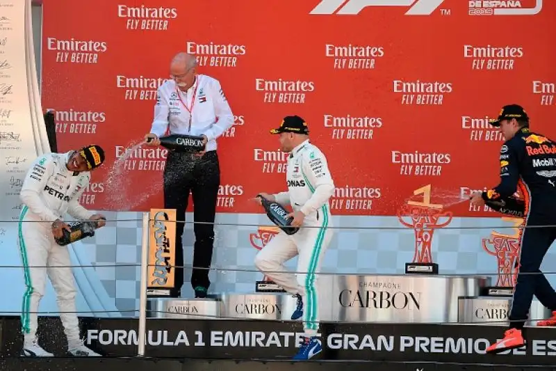 VIttoria per il britannico Lewis Hamilton davanti al compagno di scuderia Bottas e alla Red Bull di Verstappen. Quarte e quinte le Ferrari di Vettel e Leclerc.