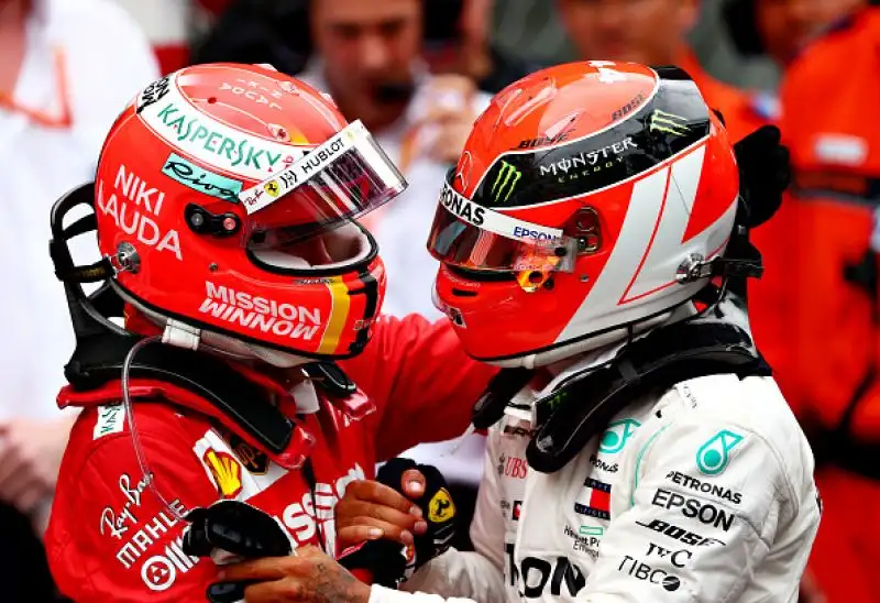 Sul podio alle spalle del britannico la Ferrari di Vettel, terzo Bottas. Quarto Verstappen giunto secondo al traguardo ma penalizzato di 5 secodni per una manovra pericolosa in uscita dai box.