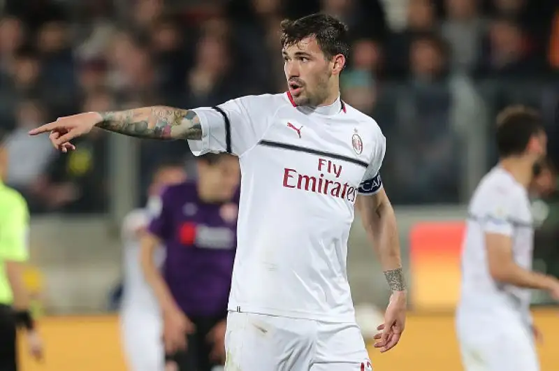 Calhanoglu su assist di Suso segna al 35' del primo tempo la rete che permette ai rossoneri di continuare a sperare.
