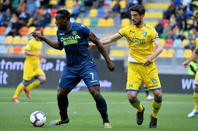 Una doppietta di Okaka e un gol di Samir valgono tre punti pesantissimi per i friulani, di Dionisi il gol dei padroni di casa.