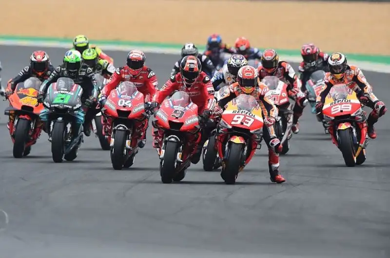 Marc Marquez domina e vince il Gran Premio di Francia. A Le Mans il centauro della Honda conferma la sua superiorità aggiudicandosi la gara in solitaria: sul podio le Ducati di Dovizioso e Petrucci.