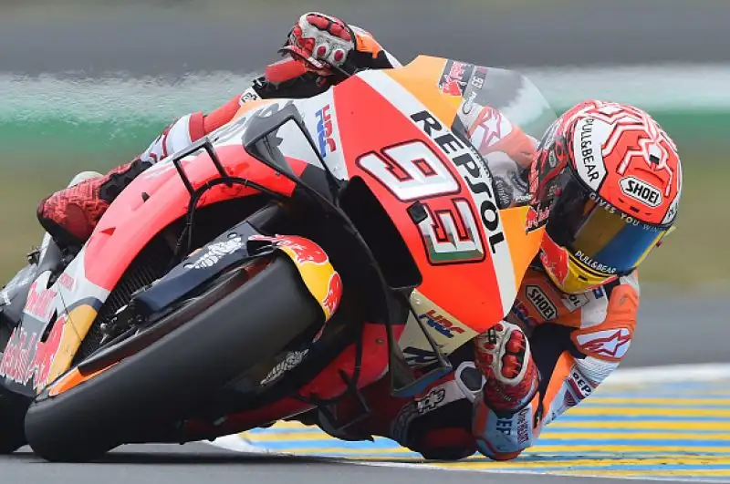 Marc Marquez domina e vince il Gran Premio di Francia. A Le Mans il centauro della Honda conferma la sua superiorità aggiudicandosi la gara in solitaria: sul podio le Ducati di Dovizioso e Petrucci.
