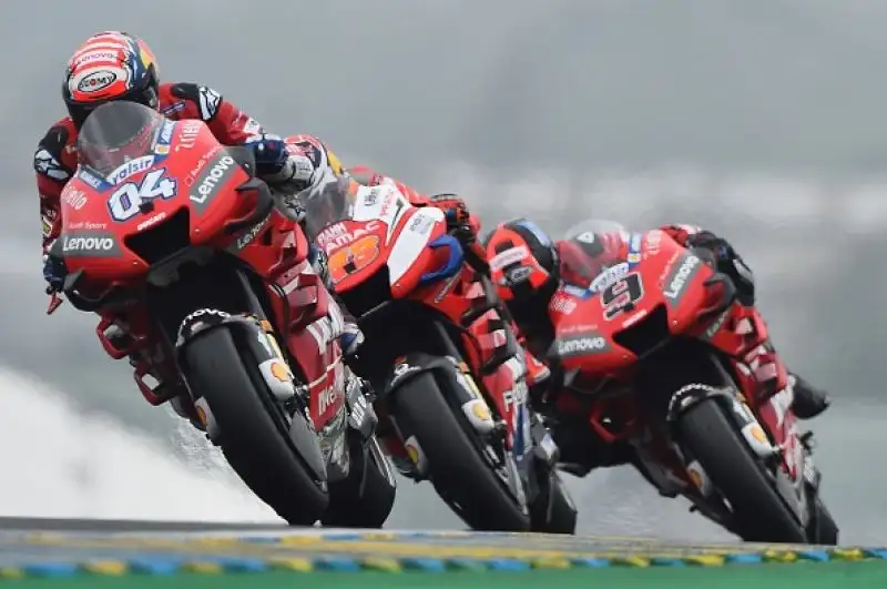 Marc Marquez domina e vince il Gran Premio di Francia. A Le Mans il centauro della Honda conferma la sua superiorità aggiudicandosi la gara in solitaria: sul podio le Ducati di Dovizioso e Petrucci.