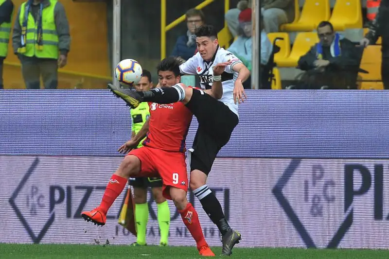 La Fiorentina incappa nella quinta sconfitta consecutiva a Parma e ora trema: nell'ultimo match se la vedrà contro il Genoa, un vero e proprio spareggio per la salvezza. 