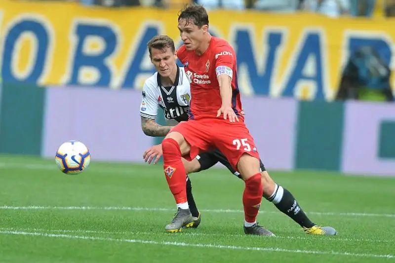 La Fiorentina incappa nella quinta sconfitta consecutiva a Parma e ora trema: nell'ultimo match se la vedrà contro il Genoa, un vero e proprio spareggio per la salvezza. 