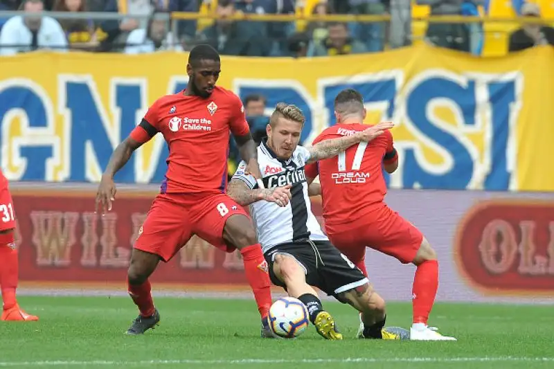 La Fiorentina incappa nella quinta sconfitta consecutiva a Parma e ora trema: nell'ultimo match se la vedrà contro il Genoa, un vero e proprio spareggio per la salvezza. 
