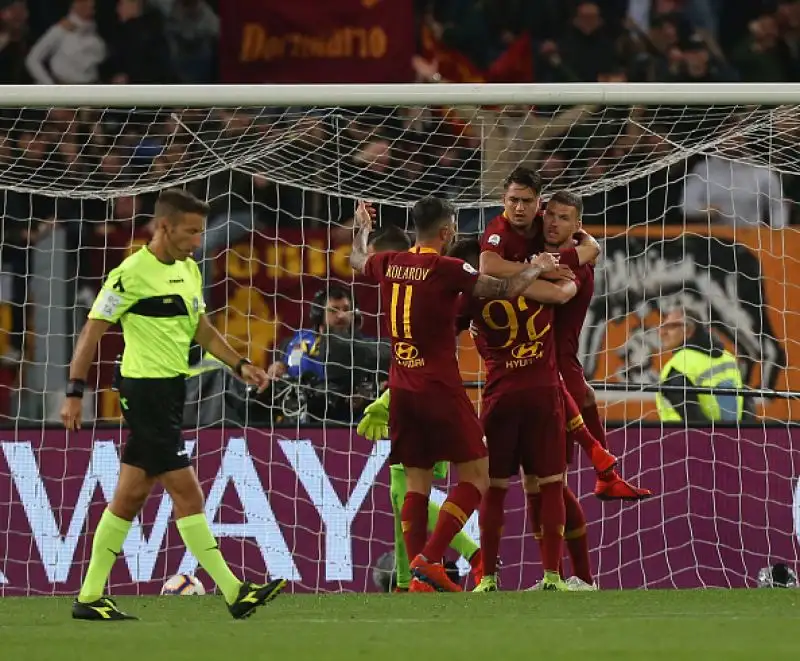 La Juve cede nel finale incappando nella terza sconfitta del proprio campionato. Di Florenzi e Dzeko i gol dei padroni di casa.
