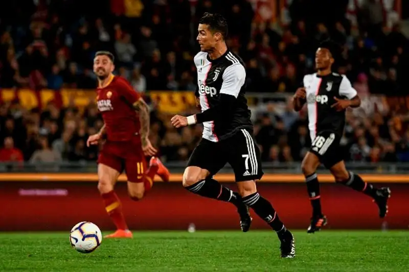 La Juve cede nel finale incappando nella terza sconfitta del proprio campionato. Di Florenzi e Dzeko i gol dei padroni di casa.