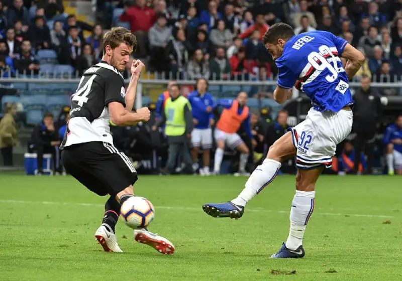 Per i blucerchiati in gol Defrel e Caprari nei minuti finali. Quagliarella premiato come capocannoniere.