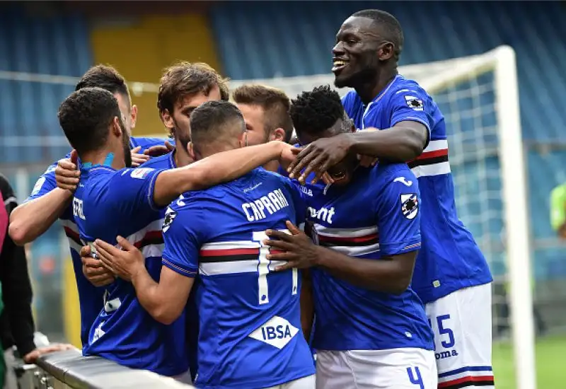 Per i blucerchiati in gol Defrel e Caprari nei minuti finali. Quagliarella premiato come capocannoniere.