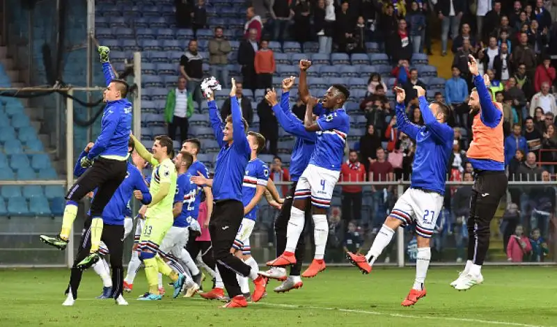 Per i blucerchiati in gol Defrel e Caprari nei minuti finali. Quagliarella premiato come capocannoniere.