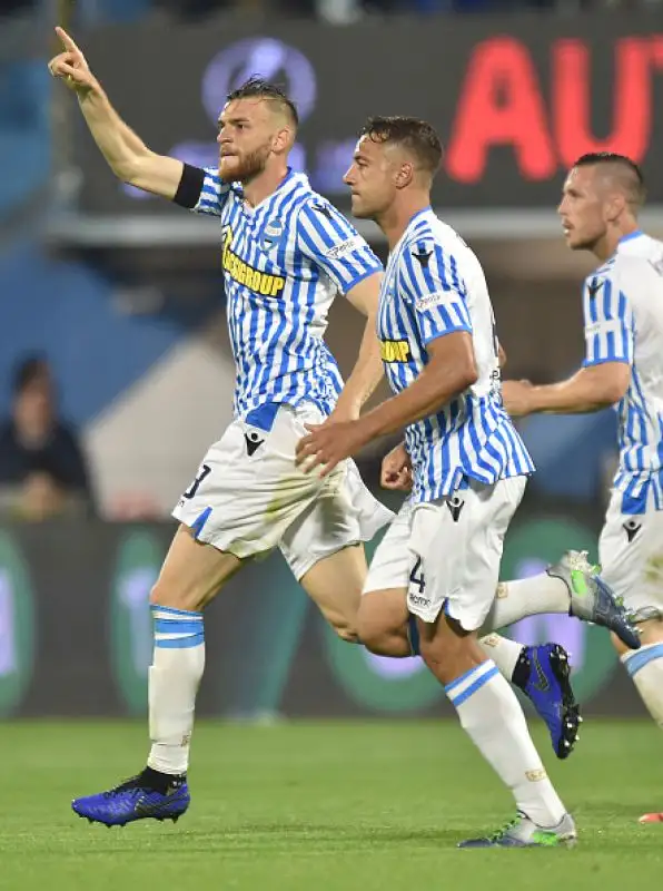 Ai gol di Calhanoglu e Kessie hanno risposto Vicari e Fares, poi ancora l'ivoriano per il gol che vale tre punti.