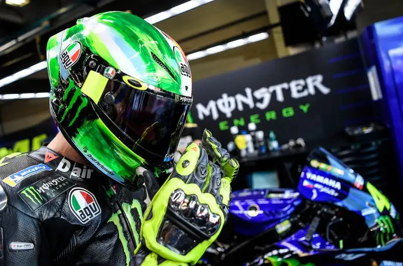 Livree particolari, con omaggio all'Italia, per Valentino Rossi e alcuni piloti connazionali, al Mugello.