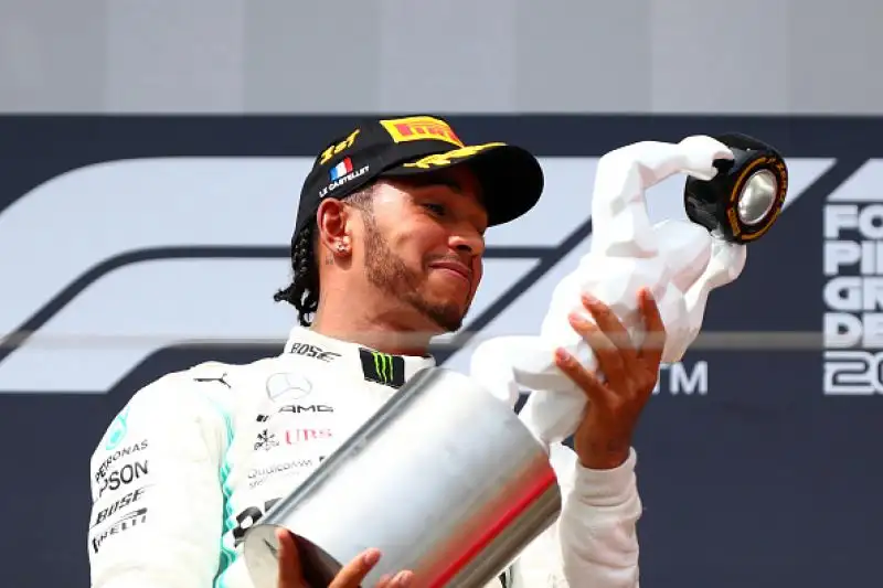 Il pilota britannico ha vinto davanti a Bottas e Leclerc, quinto Vettel alle spalle di Verstappen.