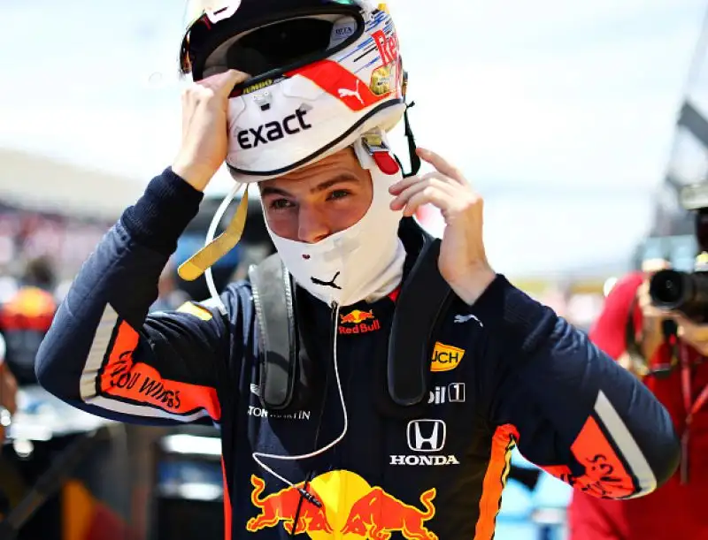 Il pilota britannico ha vinto davanti a Bottas e Leclerc, quinto Vettel alle spalle di Verstappen.