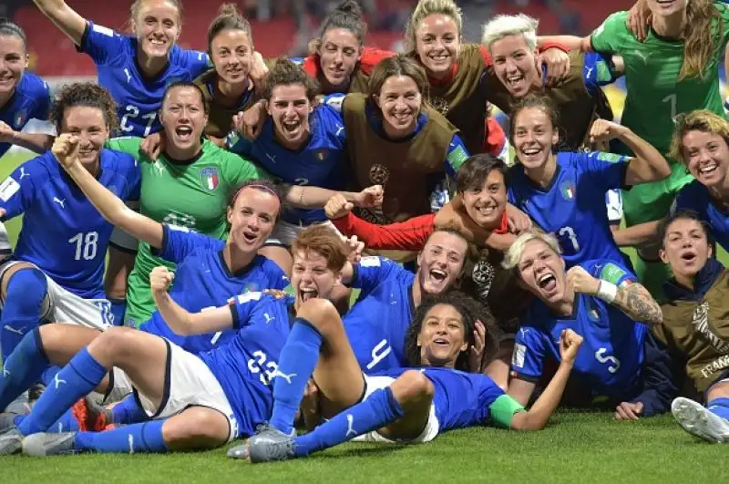 Dopo una buona prestazione solo un rigore della fuoriclasse Marta piega la nostra nazionale che si qualifica comunque come prima nel Girone C,