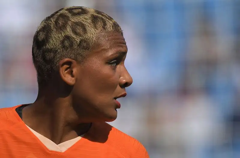 Shanice van de Sanden, olandese, ha sfoggiato l'ennesima eccentrica capigliatura contro la Nuova Zelanda.