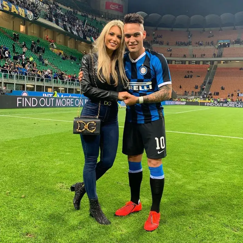 La fidanzata di Lautaro Martinez non è tipo passare inosservata come si nota dalle immagini del suo seguitissimo profilo Instagram @agus.gandolfo